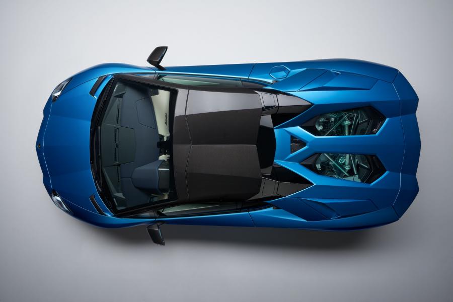  Lamborghini Aventador S Roadster 2017 года  (фото 7 из 27)